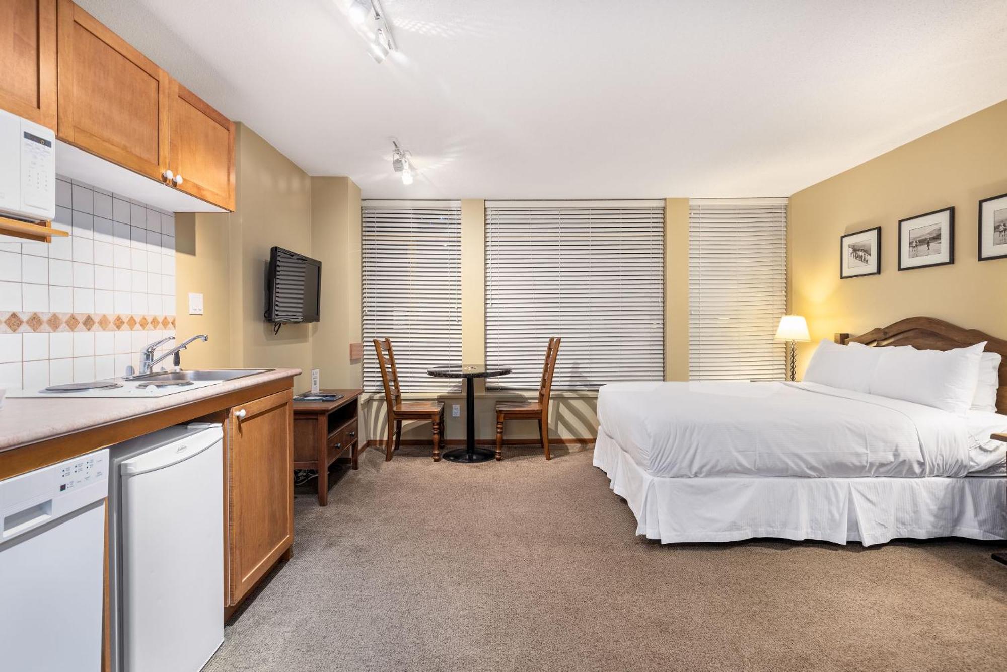 Spring Summer Special Cascade Lodge Suite Wifi 2 Hot Tubs Pool Gym Sauna Ski & Bike Storage Room Whistler Bagian luar foto