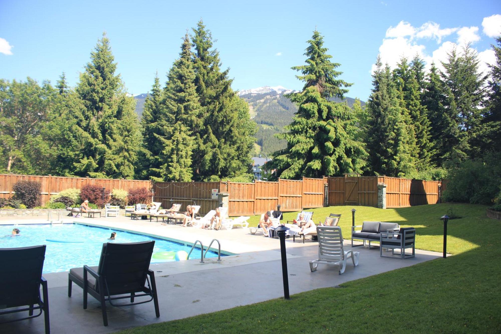 Spring Summer Special Cascade Lodge Suite Wifi 2 Hot Tubs Pool Gym Sauna Ski & Bike Storage Room Whistler Bagian luar foto