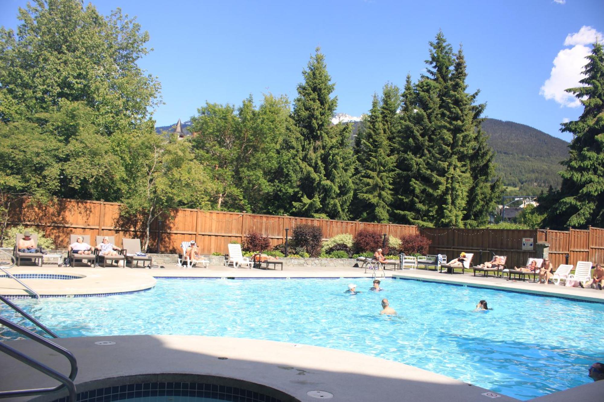 Spring Summer Special Cascade Lodge Suite Wifi 2 Hot Tubs Pool Gym Sauna Ski & Bike Storage Room Whistler Bagian luar foto